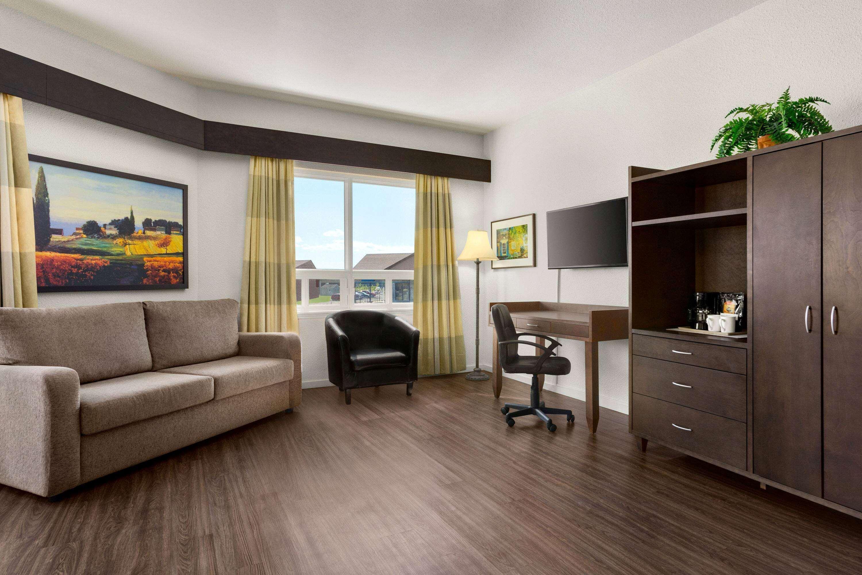 Days Inn By Wyndham Montmagny Exteriör bild