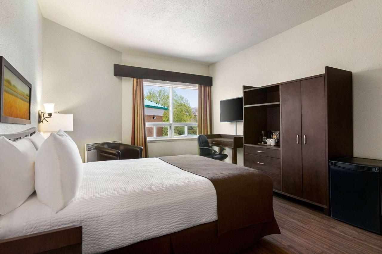 Days Inn By Wyndham Montmagny Exteriör bild